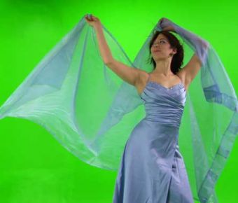 绿屏抠像素材：风中穿纱裙的美女（中景）