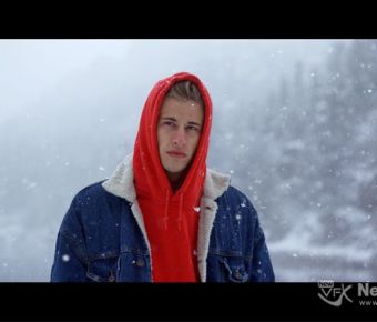 冰天雪地里的红衣男孩调色素材百度云下载